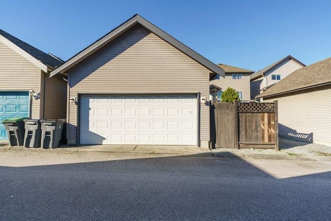 19430 66 A Avenue, House other with 3 bedrooms, 2 bathrooms and 2 parking in Surrey BC | Image 31