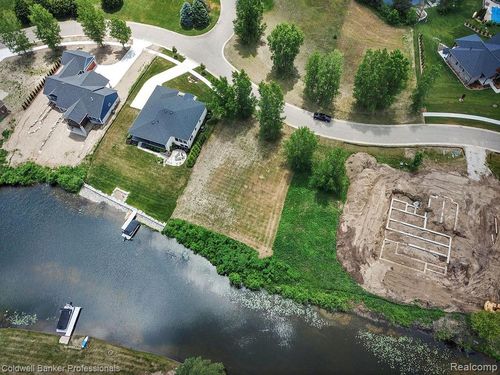 1932 Sandy Shores Dr, Oxford, MI, 48371-4354 | Card Image