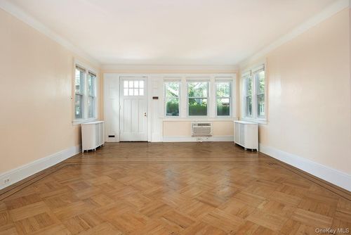 7110 Kessel St, Forest Hills, NY, 11375-5932 | Card Image