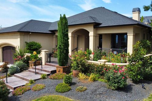 3861 Calle Vista Dr, Medford, OR, 97504-9439 | Card Image