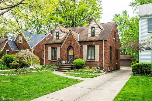 16305 Elsienna Ave, Cleveland, OH, 44135-4247 | Card Image