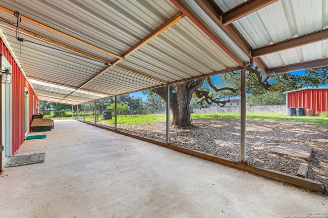 1015 Fm 2200 W, House other with 3 bedrooms, 3 bathrooms and null parking in Devine TX | Image 37
