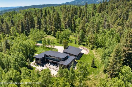 440 Granite Ridge Dr, Alpine, WY, 83128 | Card Image