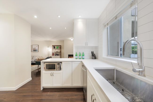 102 - 1860 W 6 Th Ave, Townhouse with 2 bedrooms, 1 bathrooms and 1 parking in Vancouver BC | Image 7