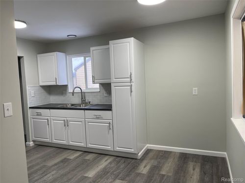 710 Melrose St, Pontiac, MI, 48340-3119 | Card Image