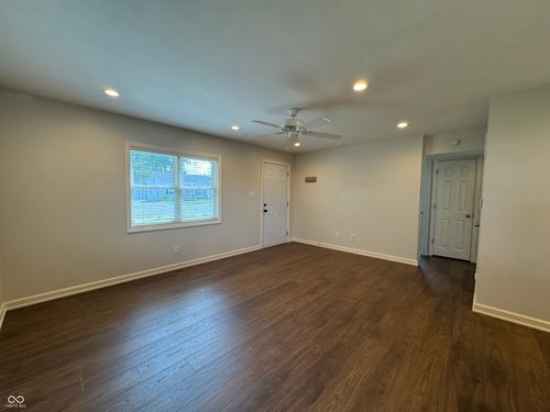 1960 Maple Ave, Noblesville, IN, 46060-3112 | Card Image