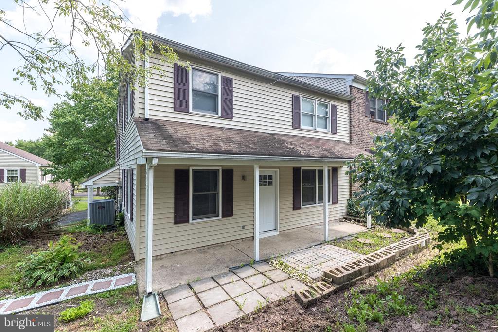 Hickory Ln, Sellersville, PA 18960