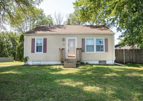 2713 Center St, Cedar Falls, IA, 50613-1058 | Card Image