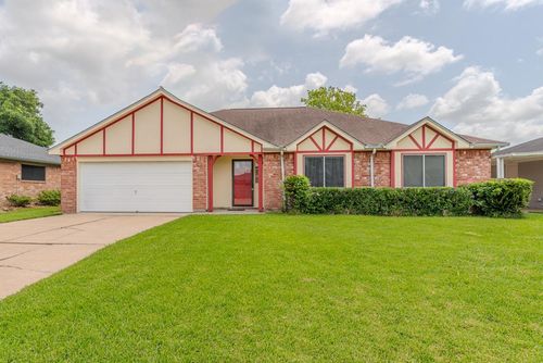 615 S 3rd 1/2 St, Nederland, TX, 77627-2613 | Card Image