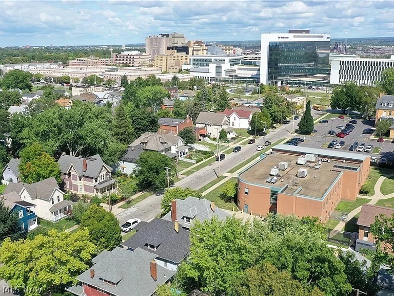 Residential Lease in Cleveland 4
