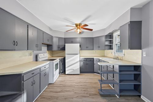2841 Blackstone Ave, Saint Louis Park, MN, 55416-1807 | Card Image