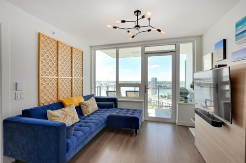 1612 - 988 Quayside Drive, Condo with 1 bedrooms, 1 bathrooms and 1 parking in New Westminster BC | Card Image