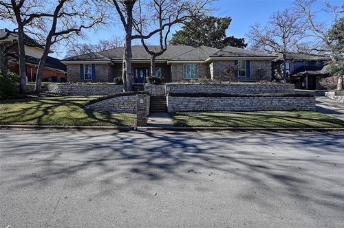 2300 Woodsong Trl, Arlington, TX, 76016-1037 | Card Image