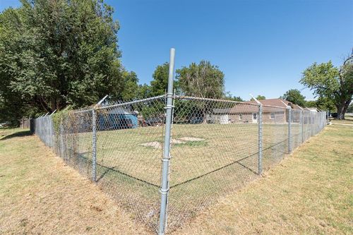 2502 N Adams St, Enid, OK, 73701-2122 | Card Image