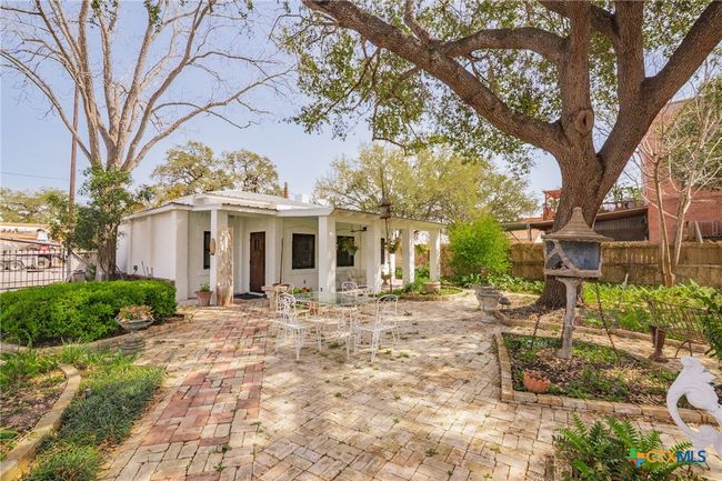 110 - 102 N Courthouse Sq, House other with 6 bedrooms, 4 bathrooms and null parking in Goliad TX | Image 41