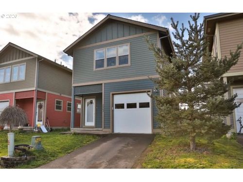 2865 Cottage Ln, Hood River, OR, 97031-1586 | Card Image