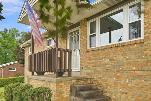 814 N Penn St, Penn, PA, 15675-9519 | Card Image