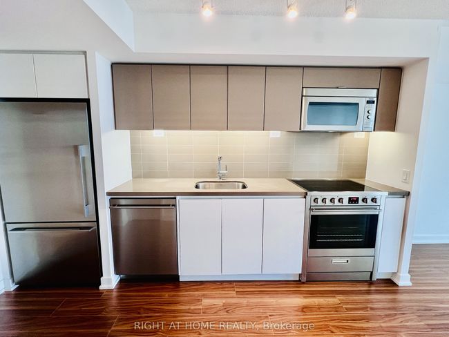 1109 - 85 Queens Wharf Rd, Condo with 1 bedrooms, 1 bathrooms and null parking in Toronto ON | Image 4