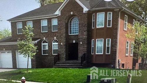 10 Balzano Ct, Edison, NJ, 08817-2861 | Card Image
