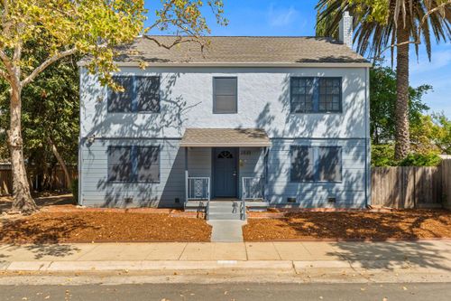 2533 Castro Way, Sacramento, CA, 95818-2572 | Card Image