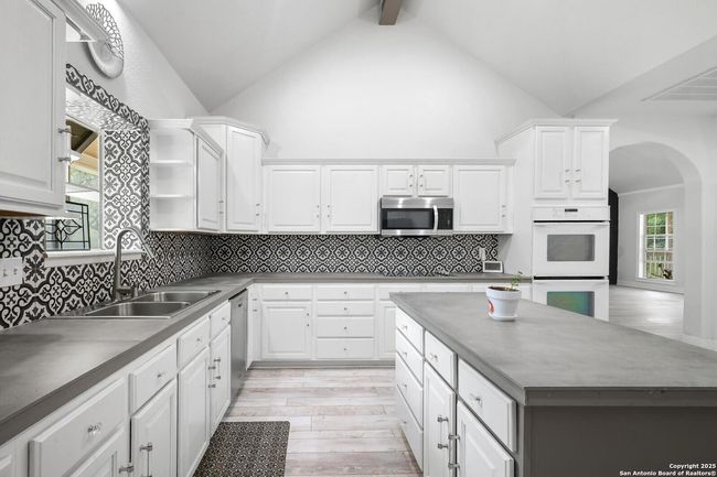 341 Indigo Run Dr, House other with 3 bedrooms, 2 bathrooms and null parking in Bulverde TX | Image 18