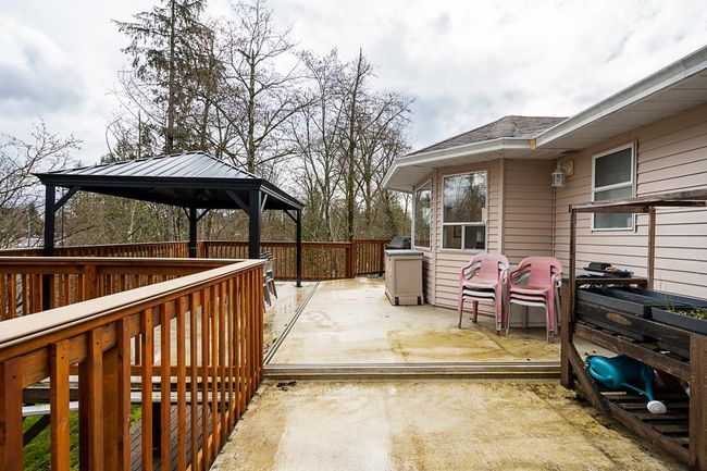 23014 Reid Avenue, House other with 5 bedrooms, 3 bathrooms and 4 parking in Maple Ridge BC | Image 32