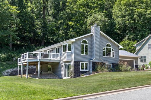 395 Pleasant Hill Dr, Winona, MN, 55987-1385 | Card Image