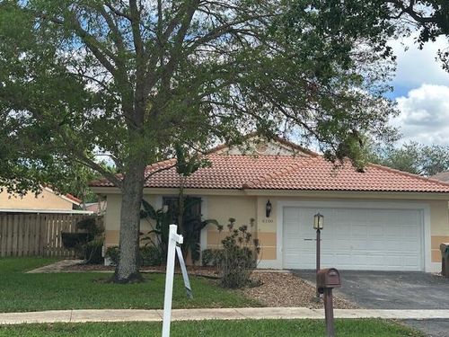6100 W Falcons Lea Dr, Davie, FL, 33331-2981 | Card Image