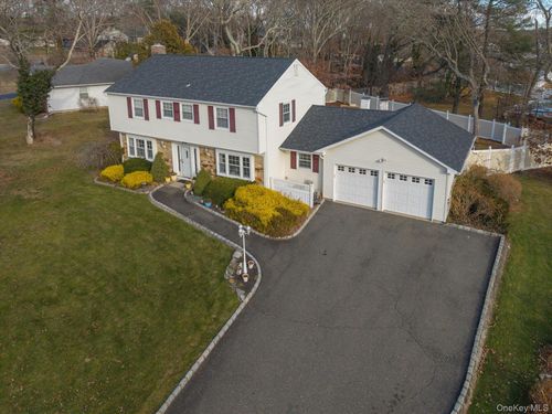 123 Wedgewood Dr, Coram, NY, 11727-1216 | Card Image