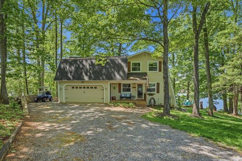 497 Long Island Dr, Moneta, VA, 24121-1913 | Card Image