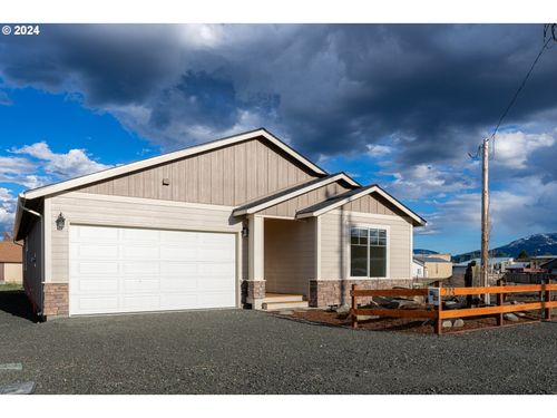 223 N Johnson St, PrairieCity, OR, 97869 | Card Image