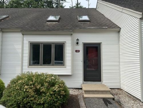 32-202 Route 27, Raymond, NH, 03077-2230 | Card Image