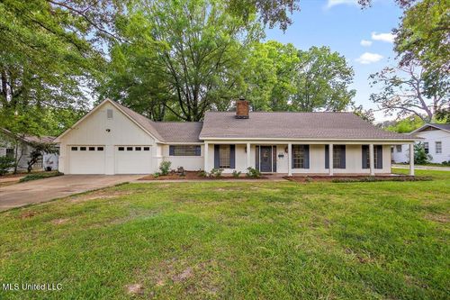 110 Parkway Dr, Jackson, MS, 39211-4220 | Card Image