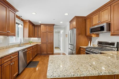 2-2 Trevor Ln, Hopkinton, MA, 01748-3227 | Card Image