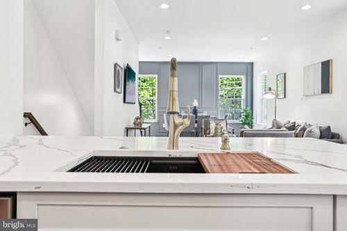 322 56th St Ne, WASHINGTON, DC, 20019-6747 | Card Image