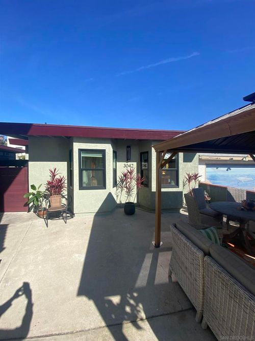 3042 Newell St, San Diego, CA, 92106-1915 | Card Image