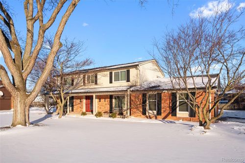 30586 Club House Ln, Farmington Hills, MI, 48334-1117 | Card Image