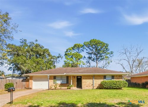 505 Suzanne St, Edna, TX, 77957-3242 | Card Image