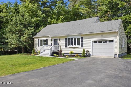 31 Arbutus Dr, Queensbury, NY, 12804-9412 | Card Image