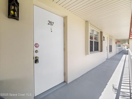 apt-207-107 Spring Lake Ct, VERO BEACH, FL, 32962-1765 | Card Image