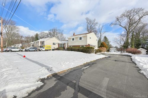 12 Stratford Pl, New City, NY, 10956-4624 | Card Image