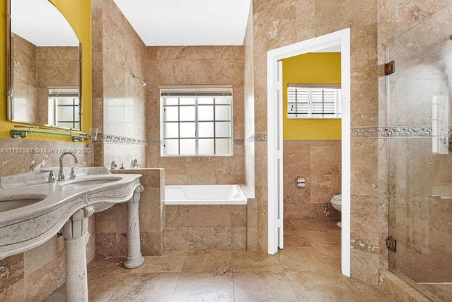 16732 Nw 89 Th Pl, House other with 4 bedrooms, 3 bathrooms and null parking in Miami Lakes FL | Image 44