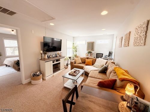 2-27 Phoenix Ave, Morristown, NJ, 07960-5013 | Card Image