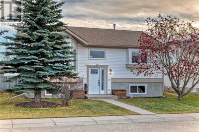 89 W Mcdougal Rd, House other with 3 bedrooms, 2 bathrooms and 2 parking in Cochrane AB | Image 2