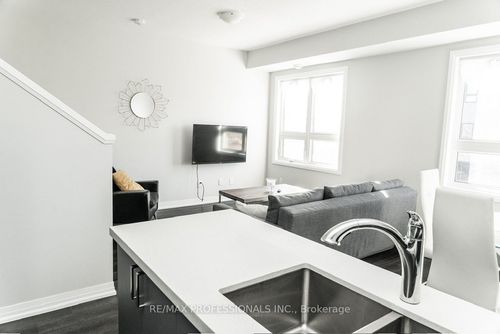 6705 Cropp St, Niagara Falls, ON, L2E0C1 | Card Image