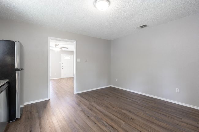 B - 415 M L K Dr, Home with 2 bedrooms, 1 bathrooms and 2 parking in Elgin TX | Image 6