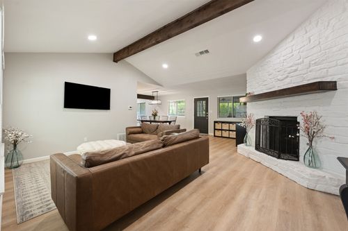 6105 Sun Vista Dr, Austin, TX, 78749-1337 | Card Image