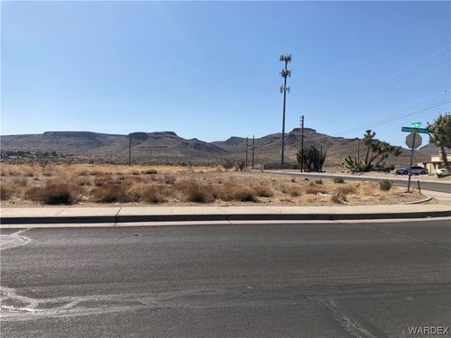 4233 N Stockton Hill Rd, Kingman, AZ, 86409-2493 | Card Image