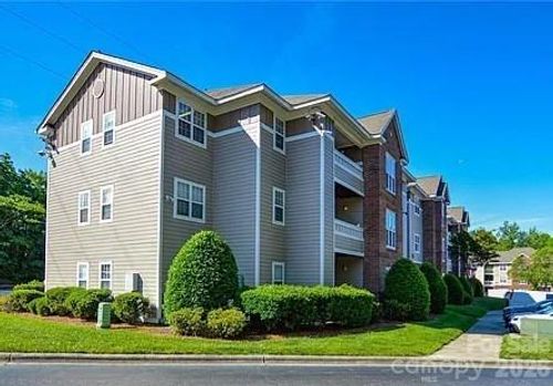 h-9810 Campus Walk Ln, Charlotte, NC, 28262-1909 | Card Image