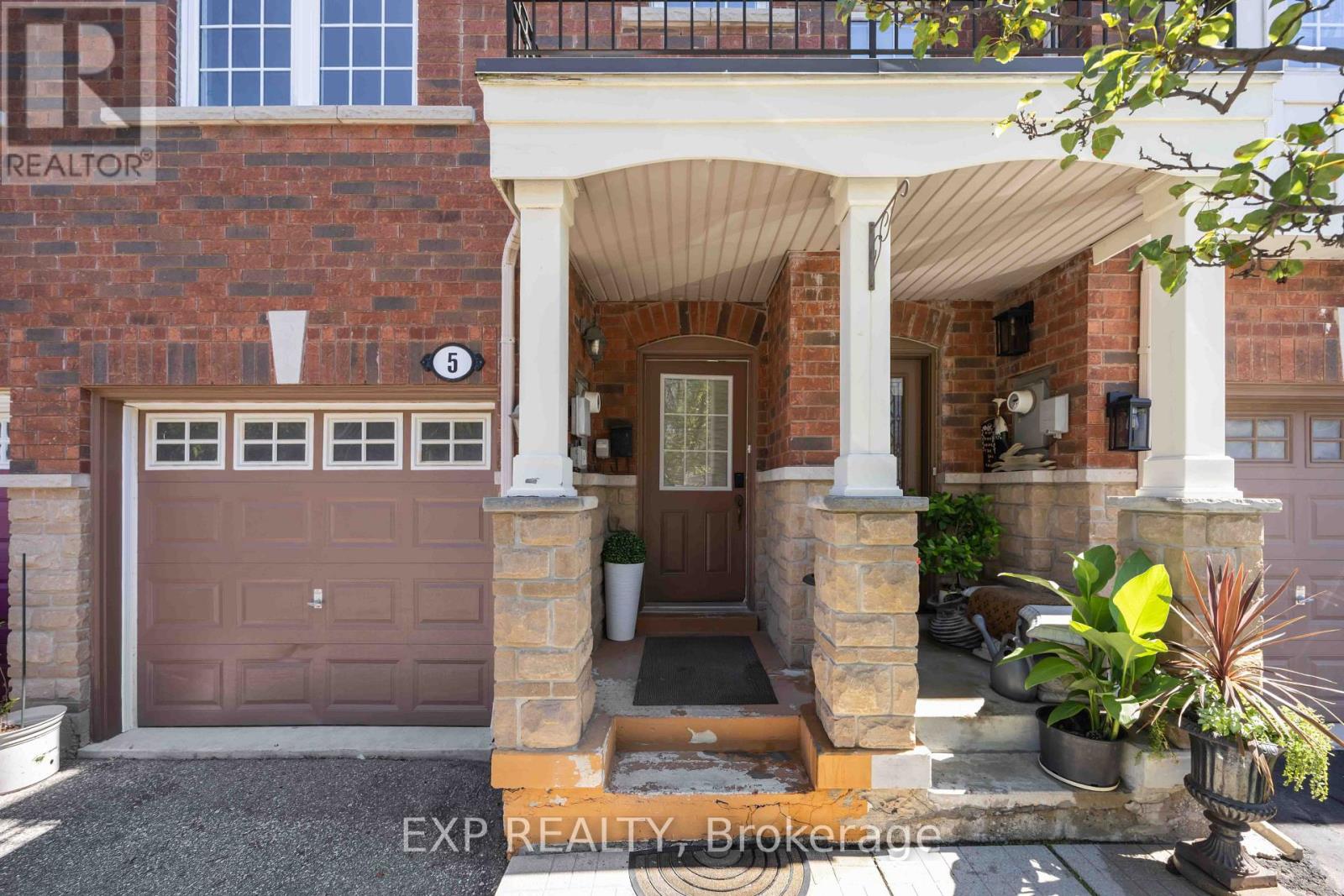 Residential in Brampton (Downtown Brampton) 3